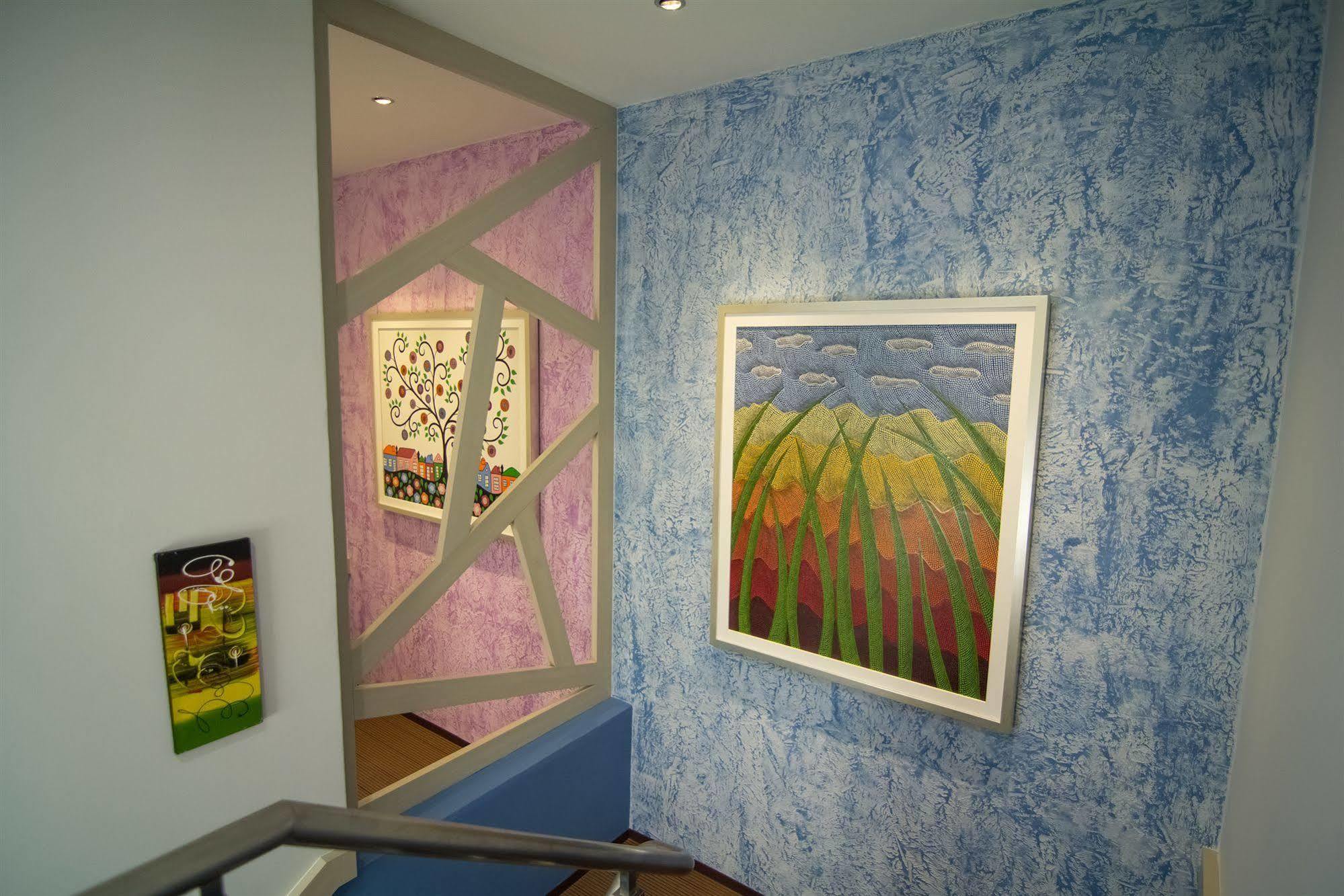 Sunshine Hotel 2*